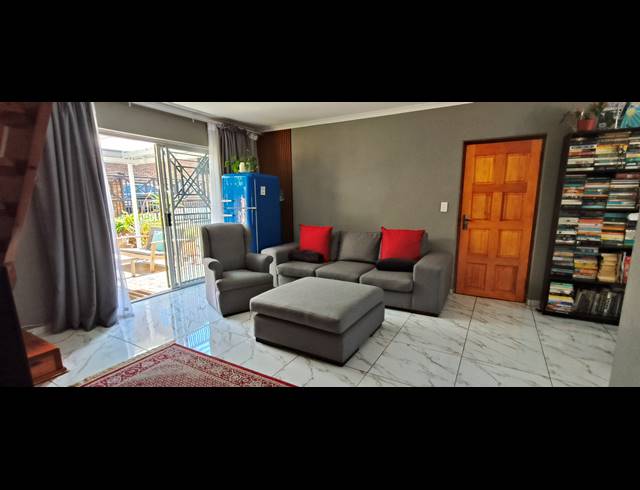 3 BEDROOM TOWNHOUSE TO LET IN SUNDOWNER